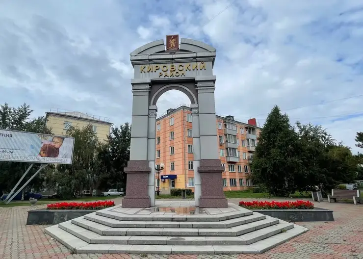 В Красноярске завершили реставрацию монументальной арки в сквере «Корнетовский»