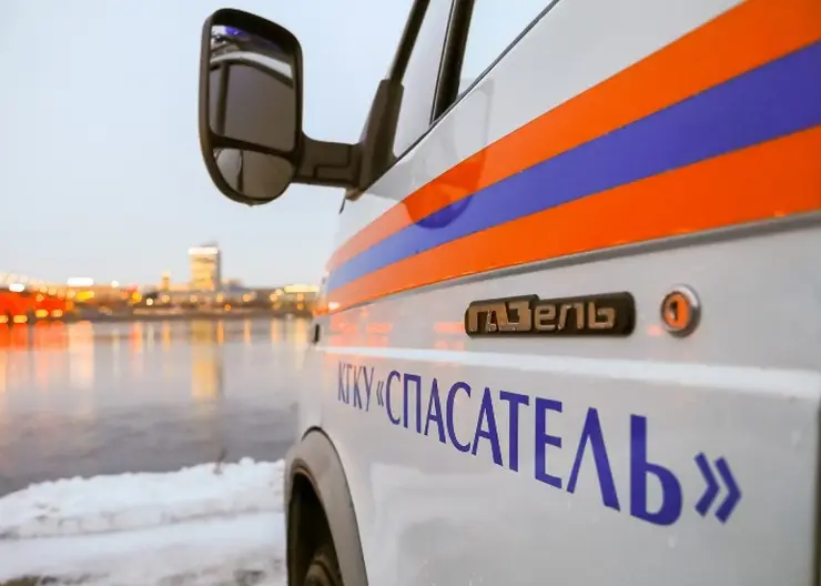 В Красноярске ночью спасли мужчину на Октябрьском мосту