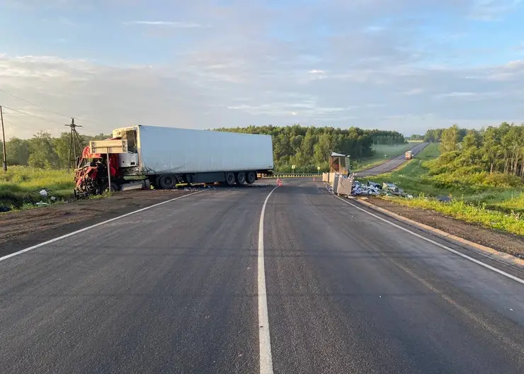 На дороге Канск – Красноярск столкнулись два грузовика