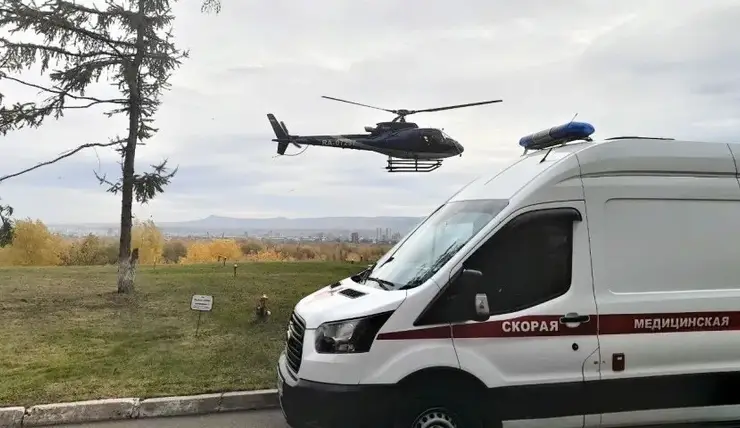 Жителя Красноярского края после падения на камни пришлось эвакуировать из тайги на вертолете