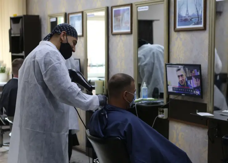 В парикмахерских Красноярска наблюдается ажиотаж