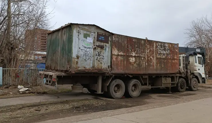 В Кировском районе Красноярска демонтируют самовольно установленные временные сооружения