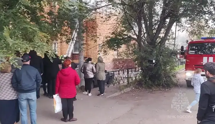 В Красноярске из общежития на Чайковского из-за пожара эвакуировали 103 человека