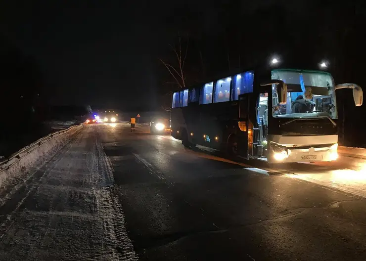 В Канском районе автобус и КамАЗ насмерть сбили подростка