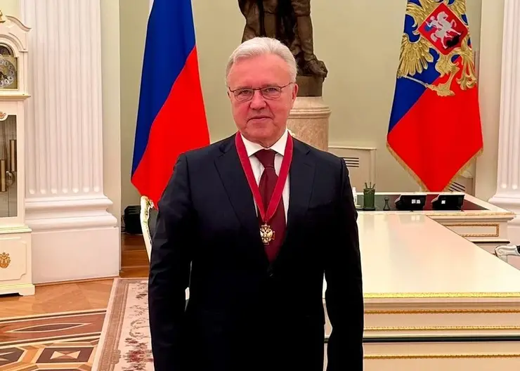 Владимир Путин вручил Александру Уссу орден «За заслуги перед Отечеством» III степени