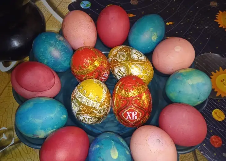 Красноярцам рассказали правила покраски пасхальных яиц