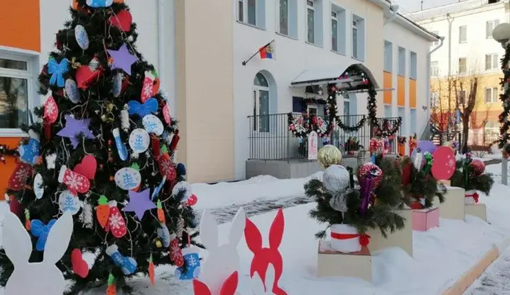 В Кировском районе Красноярска подвели итоги новогоднего конкурса среди школ и детсадов