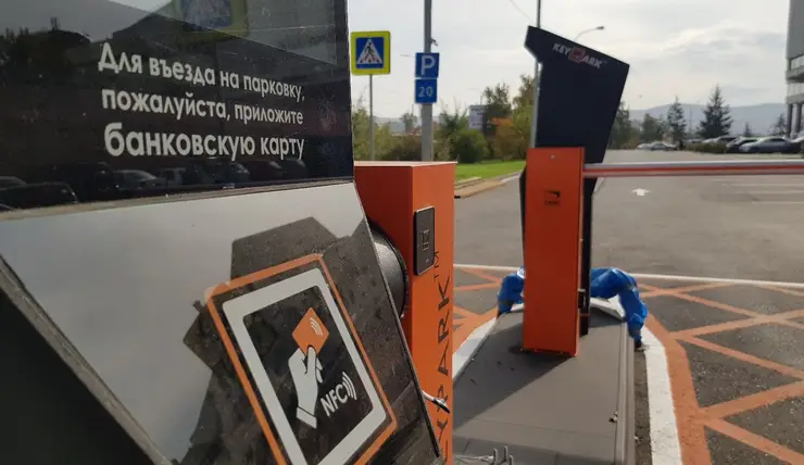 Около БКЗ в Красноярске сделали платную парковку