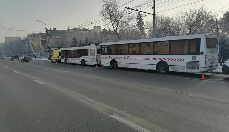 В Красноярске при столкновении двух автобусов пострадали 7 человек