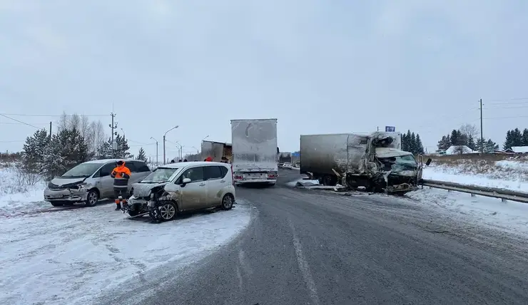 На трассе в Ачинском районе произошли две аварии с пострадавшими