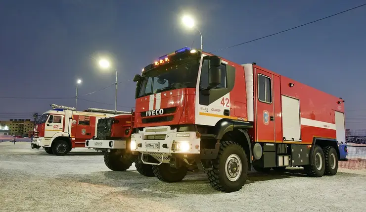 В Свердловском районе Красноярска от огня пострадали три припаркованные на ночь машины