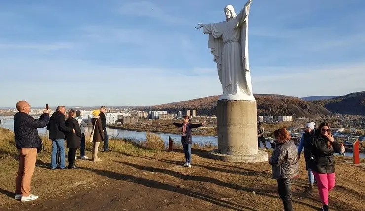 Статуя Иисуса Христа на Красивом берегу в Красноярске вызвала ажиотаж среди жителей города