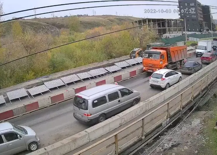 В Красноярске частично открыли движение по мосту через Качу на Брянской