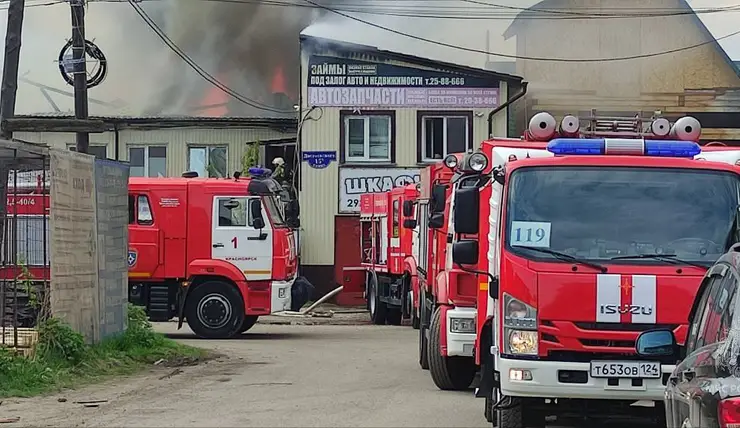 В центре Красноярска загорелось офисное здание