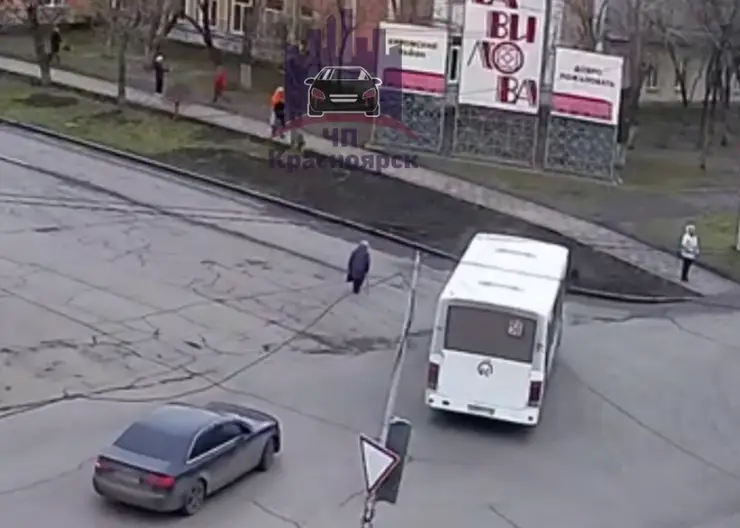 В Красноярске водитель автобуса маршрута № 58 сбил 85-летнюю женщину