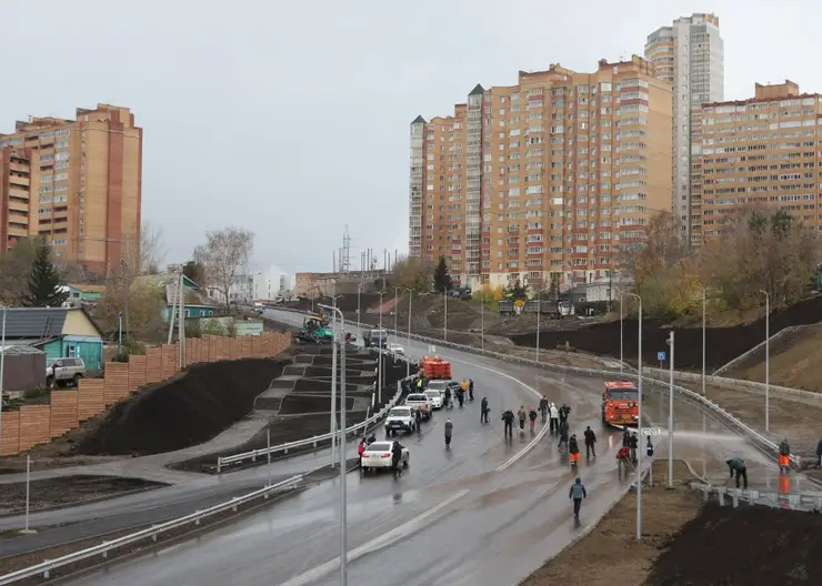 В Красноярске ускорят строительство и ремонт дорог по поручению Александра Усса