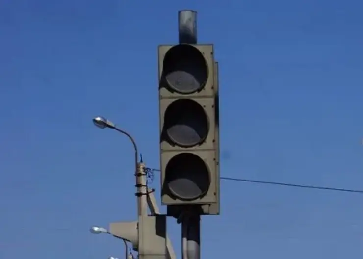 В центре Красноярска на трех перекрестках не работают светофоры