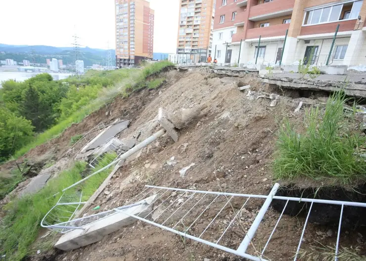 Специалисты красноярского муниципального предприятия укрепляют склон на ул. 2-я Огородная