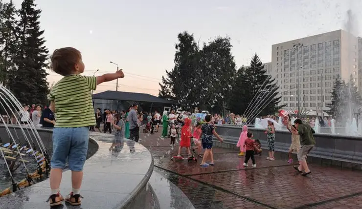 В Красноярске фонтан на Театральной площади включат 9 мая