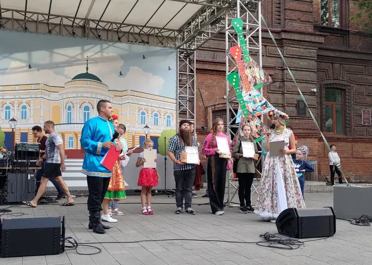 В Красноярске 29 июля выберут обладательницу самой длинной косы