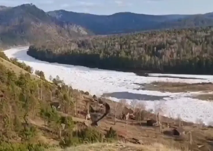 На реке Мана около Дивногорска начался ледоход