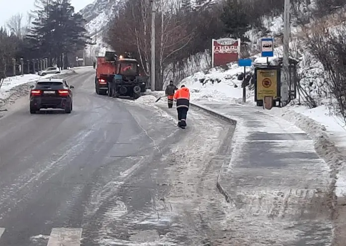 В Красноярске за новогодние каникулы вывезли 5 тысяч КАМАЗов снега