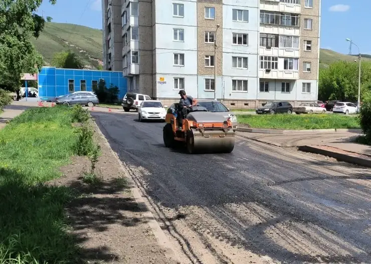 В Железнодорожном районе Красноярска вместо 9 отремонтируют 15 внутриквартальных подъездов