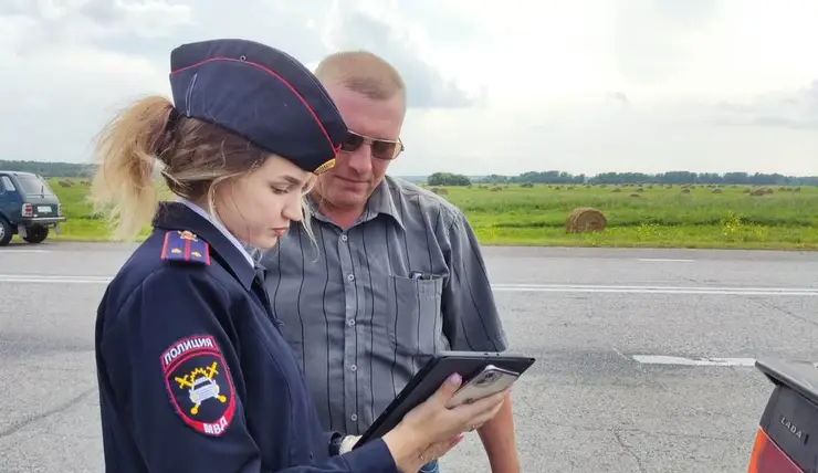 В Красноярском крае сотрудники госавтоинспекции проводят рейды по безопасности дорожного движения