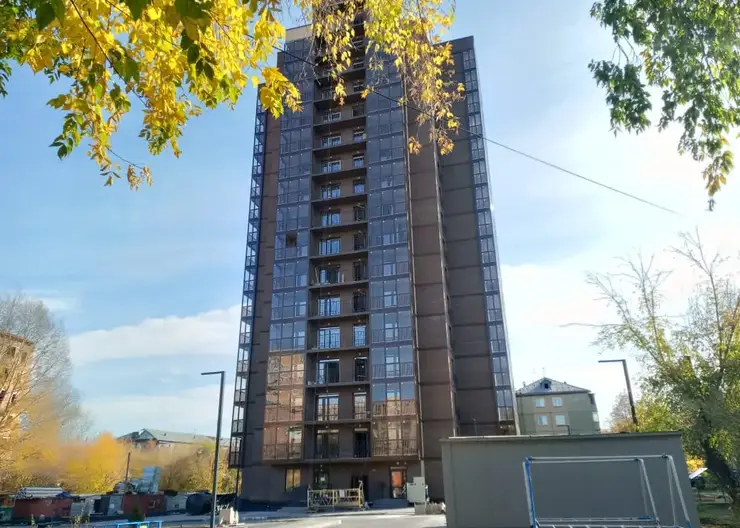 В Красноярске на 1-й Хабаровской достраивают 17-этажный проблемный дом