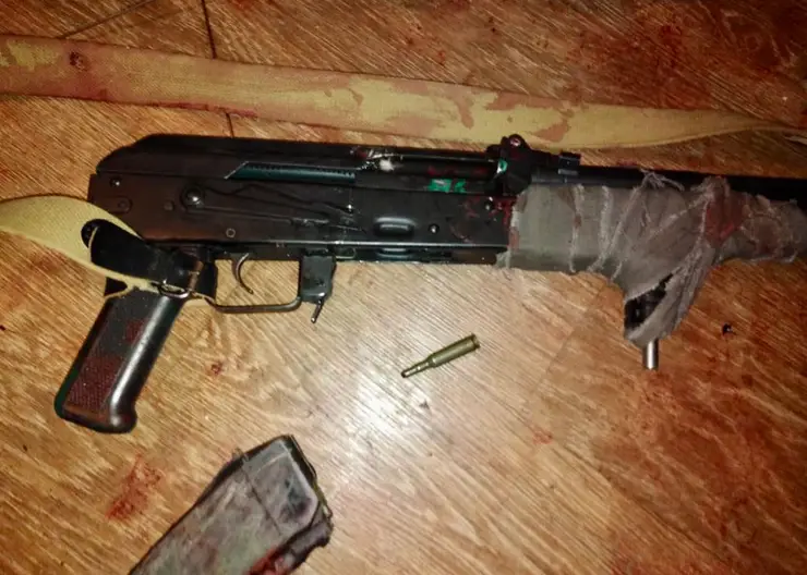 В Красноярске 12-летняя девочка выстрелила себе в подбородок из автомата АК-12