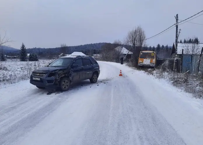 В Курагинском районе школьный автобус с 12 детьми попал в ДТП