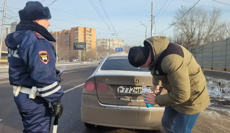 Красноярских водителей призывают очищать госномера автомобилей