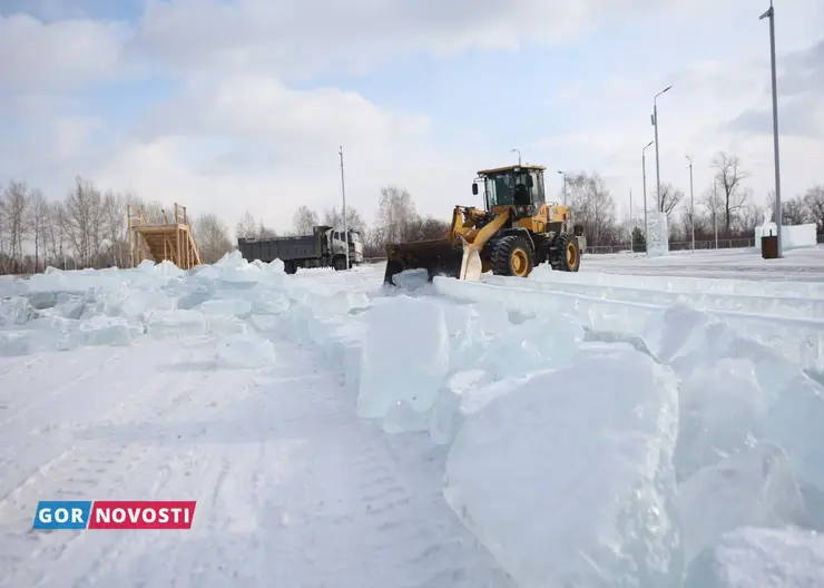 В Красноярске начали демонтировать ледовые городки из-за потепления