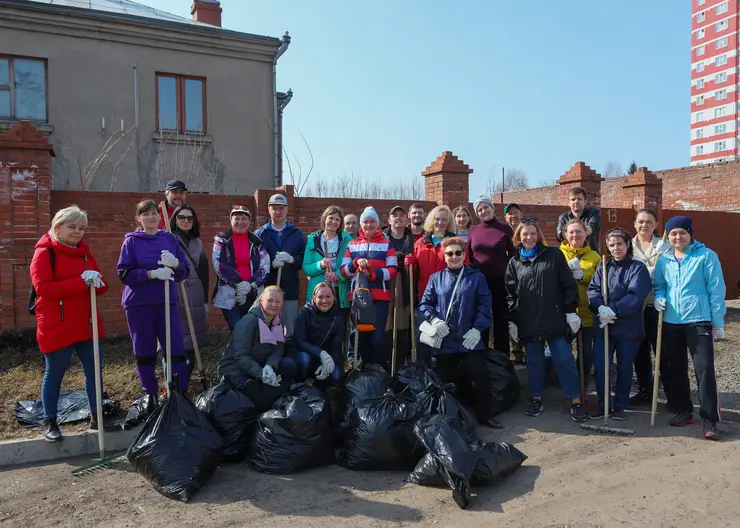 Коллектив «Городских новостей» вышел на субботник в Красноярске