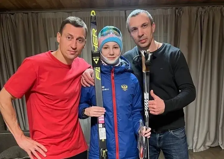 Олимпийский чемпион Александр Легков поддержал юную лыжницу из Красноярского края