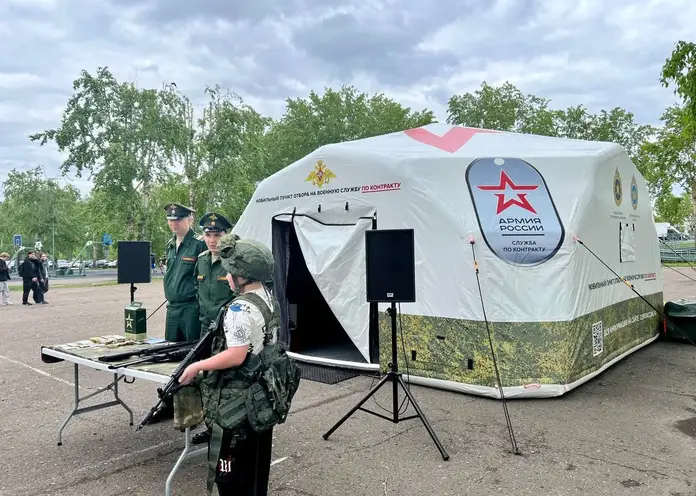 В Татышев-парке работает пункт отбора на военную службу