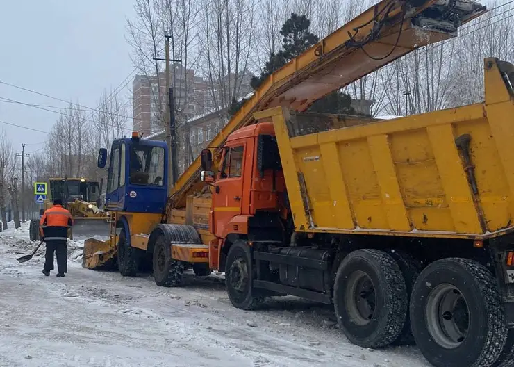 В Красноярске на уборку улиц 19 февраля вышли 70 машин