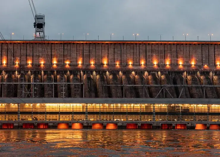 На Красноярской ГЭС в праздничные дни включат подсветку