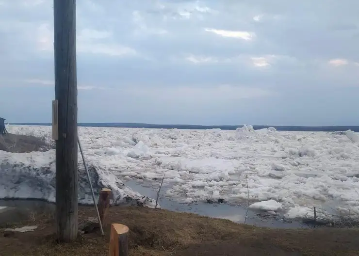 В Красноярском крае подтопило дорогу из-за подъема уровня воды в Енисее
