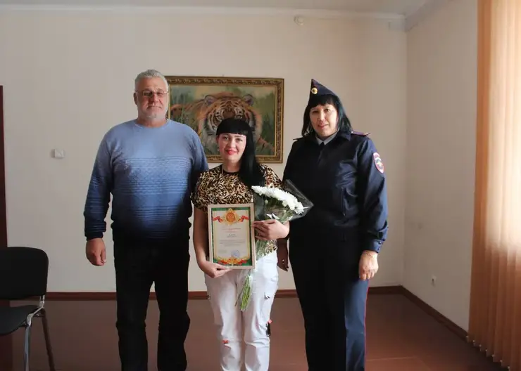 В Красноярском крае девушка отговорила пенсионера переводить 300 тысяч рублей мошенникам