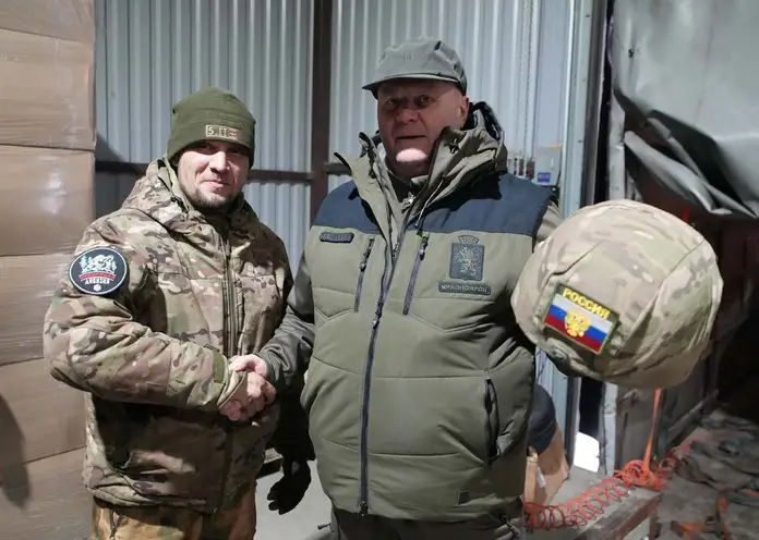 Мэр Красноярска Владислав Логинов приехал в Мариуполь и передал бойцам СВО гуманитарную помощь