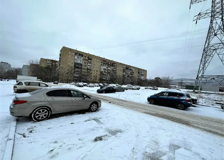 В Красноярске с 7 ноября будет закрыт сквозной проезд через парковку на Ярыгинской набережной
