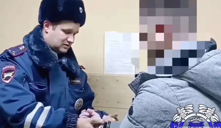 В Красноярске задержали водителя за катание по Театральной площади