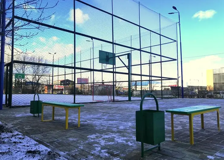 В Красноярске в этом году на месте аварийных построят три новые дворовые спортплощадки
