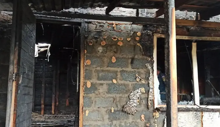Житель Красноярского края поджег дом отчима из-за подозрений в поджоге гаража