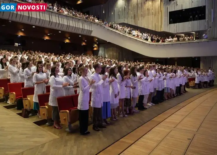 В Красноярске 650 выпускников КрасГМУ дали клятву врача