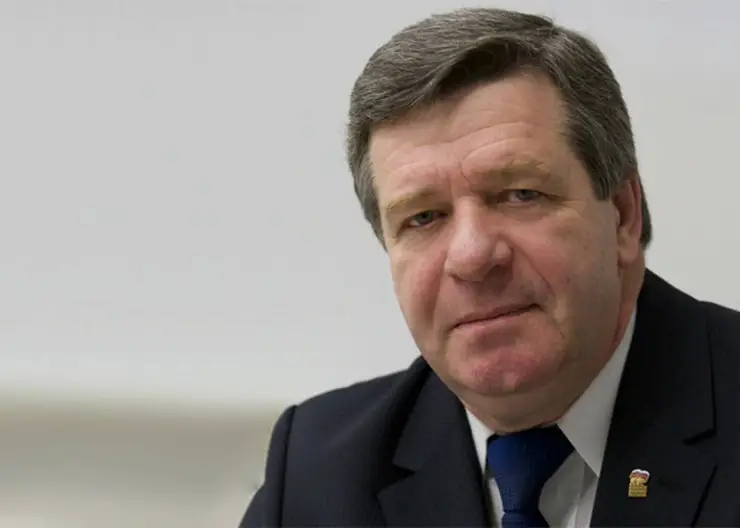 Сенатор от Красноярского края Валерий Семенов подал заявление о досрочном сложении полномочий