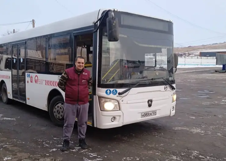 В Красноярске водитель 64-го маршрута вернул потерянные пассажиркой деньги и телефон