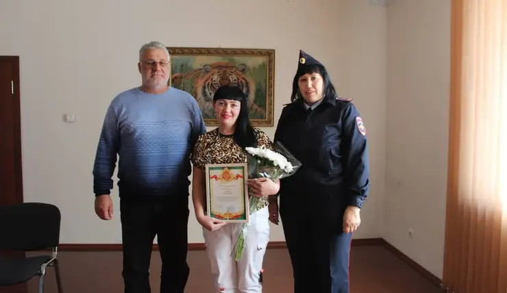 В Красноярском крае девушка отговорила пенсионера переводить 300 тысяч рублей мошенникам