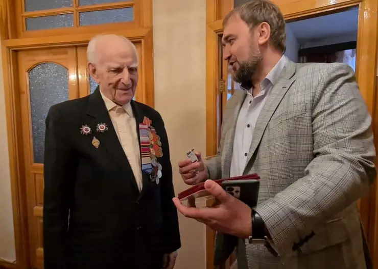 В Красноярске ветерану Великой Отечественной войны Николаю Тимошенко вручили медаль